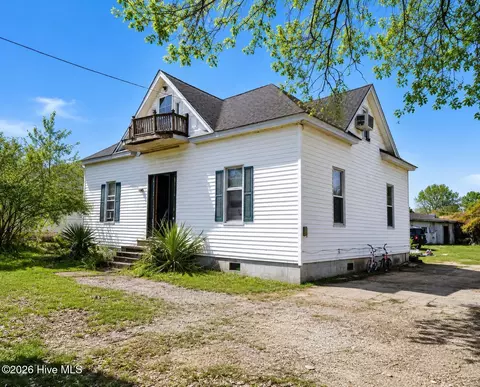 206 Pinecrest Dr, Warsaw, NC 28398