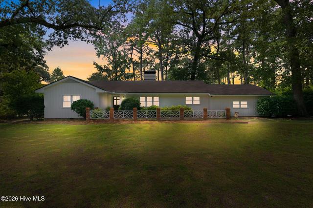 207 Country Club Dr, Trent Woods, NC 28562