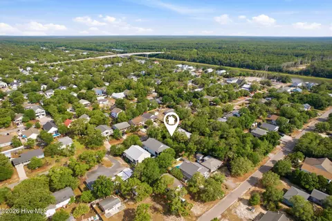 140 NE 6th St, Oak Island, NC 28465