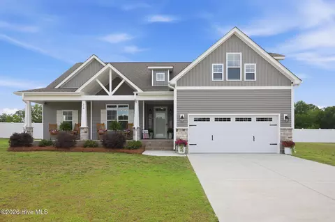 310 Shortleaf Dr, Grimesland, NC 27837