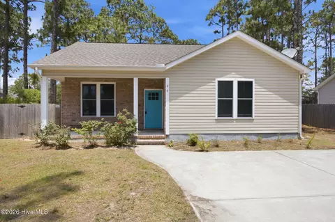 66 N Shelby Rd, Southport, NC 28461