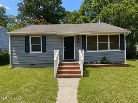 704 Dixon St, Kinston, NC 28501