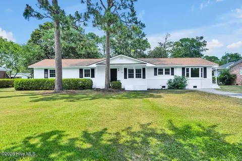 809 Pine Valley Dr, Wilmington, NC 28409