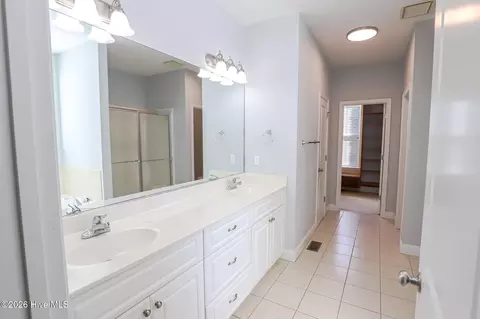 Bath - 423 Armstrong Way, Evans, GA 30809 photo 1 of 6