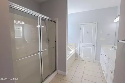 Bath - 423 Armstrong Way, Evans, GA 30809 photo 3 of 6
