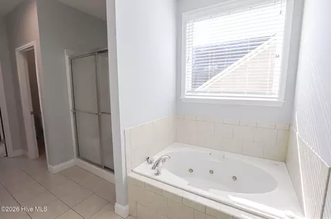 Bath - 423 Armstrong Way, Evans, GA 30809 photo 2 of 6