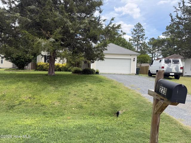 225 Woodgreen Ln, Aberdeen, NC 28315