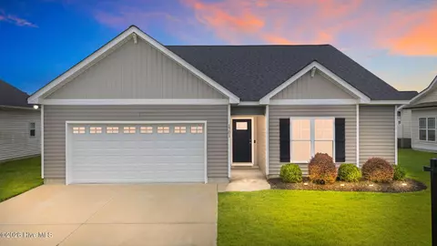 1701 Penncross Dr, Greenville, NC 27834