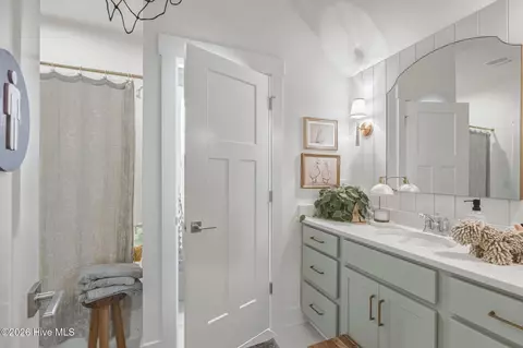 Bath - 699 Crown Pointe Dr, Hampstead, NC 28443 photo 2 of 4