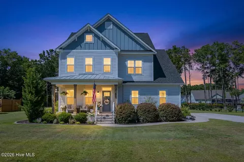699 Crown Pointe Dr, Hampstead, NC 28443