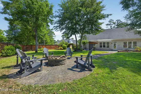 Exterior - 54 Stonegate Cir, Hampstead, NC 28443 photo 6 of 9