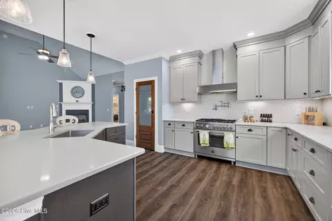 Kitchen - 54 Stonegate Cir, Hampstead, NC 28443 photo 2 of 2