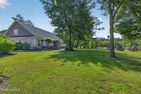 Exterior - 54 Stonegate Cir, Hampstead, NC 28443 photo 7 of 9