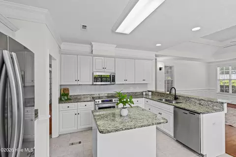 Kitchen - 976 Windmill Pkwy, Evans, GA 30809 photo 2 of 5