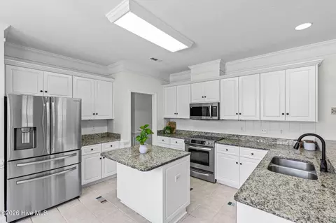 Kitchen - 976 Windmill Pkwy, Evans, GA 30809 photo 4 of 5