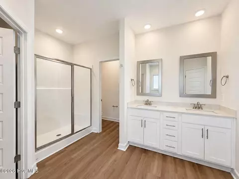 Bath - 84 Yardley Dr, Smithfield, NC 27577 photo 2 of 3