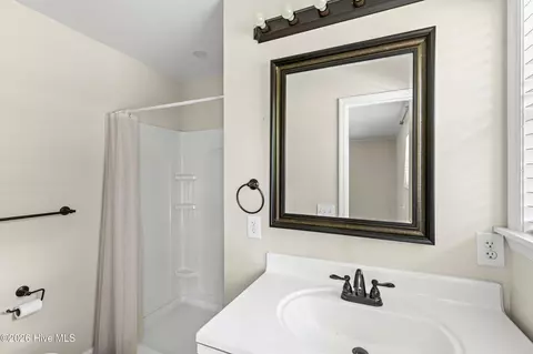 Bath - 410 Johns Rd, Thomson, GA 30824 photo 1 of 2