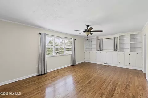 Living - 410 Johns Rd, Thomson, GA 30824 photo 2 of 5