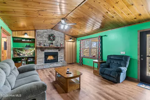 Living - 267 Farner Rd, Farner, TN 37333 photo 2 of 2