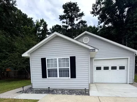 104 Spruce Ct, New Bern, NC 28562