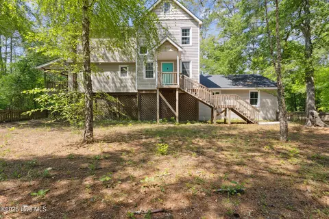 975 River Bend Dr, Burgaw, NC 28425