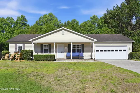 163 Wheaton Dr, Richlands, NC 28574
