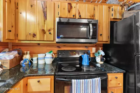 Kitchen - 310 Ringtail Run, Murphy, NC 28906 photo 3 of 4