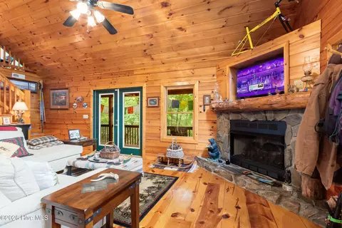 Living - 310 Ringtail Run, Murphy, NC 28906 photo 1 of 4