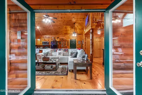 Entry Way - 310 Ringtail Run, Murphy, NC 28906 photo 2 of 7