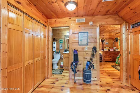 Entry Way - 310 Ringtail Run, Murphy, NC 28906 photo 3 of 7