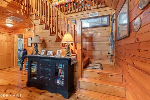 Entry Way - 310 Ringtail Run, Murphy, NC 28906 photo 5 of 7