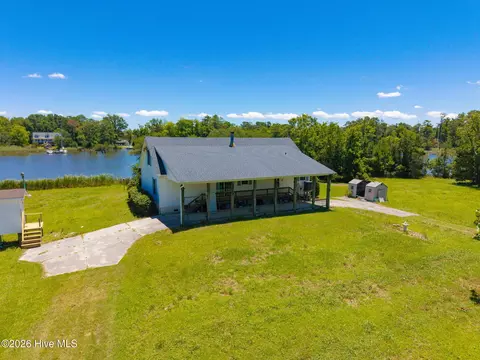 312 Martin Creek Dr, Beaufort, NC 28516