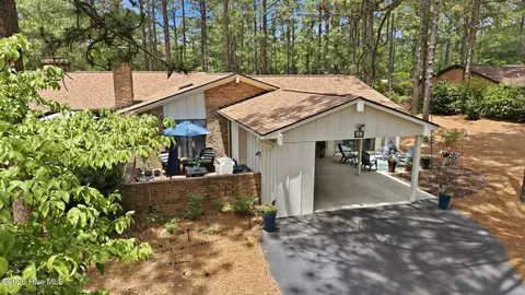 640 Redwood Dr, Southern Pines, NC 28387