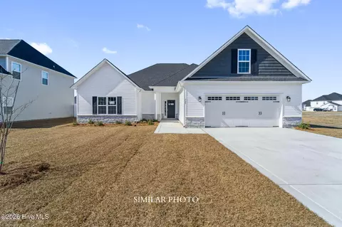 318 Black Hawk Dr, Jacksonville, NC 28546