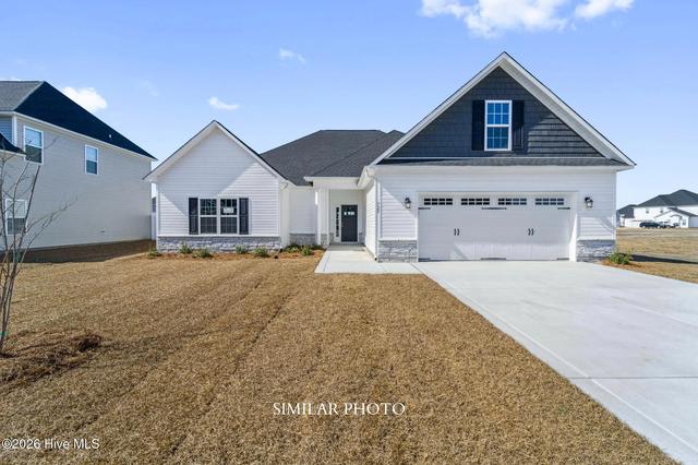 318 Black Hawk Dr, Jacksonville, NC 28546