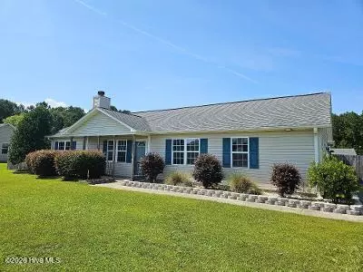 320 Top Knot Rd, Hubert, NC 28539