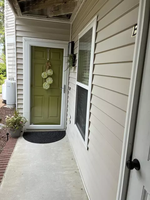 409 Commerce Ave #B, Morehead City, NC 28557