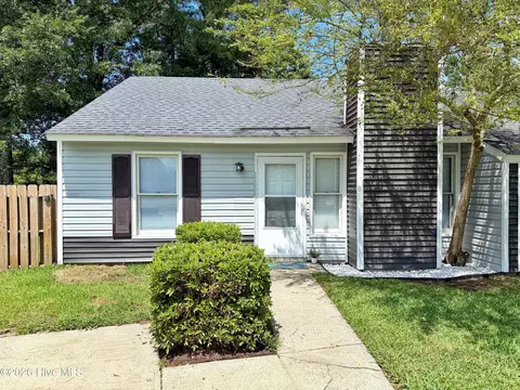 138 Twin Wood Dr, Havelock, NC 28532