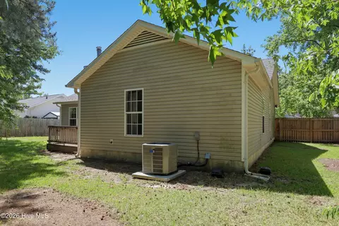 Exterior - 409 Spring Dr, Jacksonville, NC 28540 photo 5 of 9