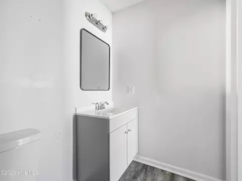 Bath - 409 Spring Dr, Jacksonville, NC 28540 photo 2 of 4