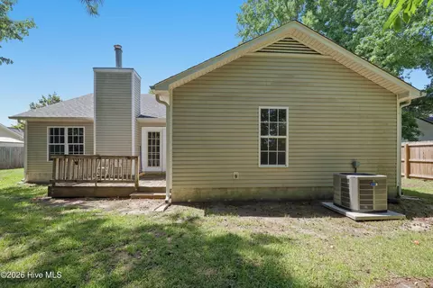 Exterior - 409 Spring Dr, Jacksonville, NC 28540 photo 4 of 9