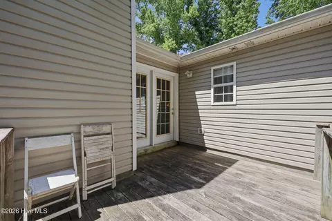 Exterior - 409 Spring Dr, Jacksonville, NC 28540 photo 6 of 9