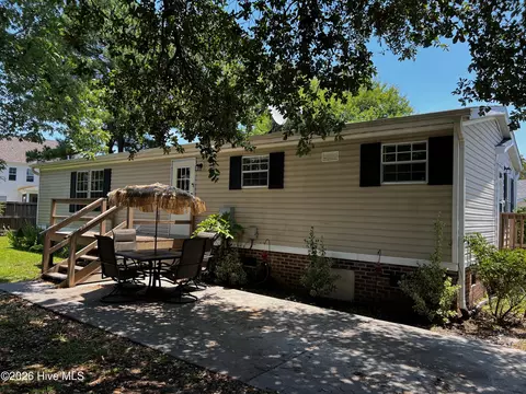 907 Kontiki Ct, Hampstead, NC 28443