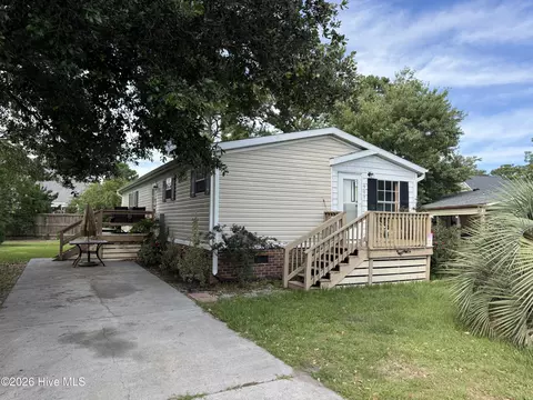 907 Kontiki Ct, Hampstead, NC 28443