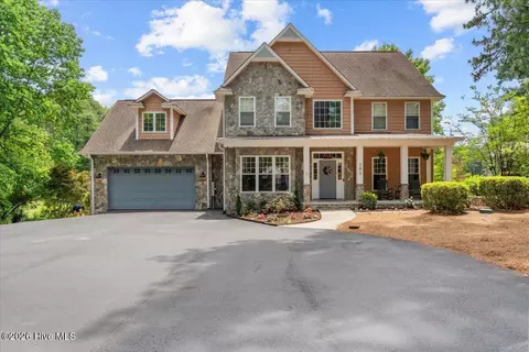 101 Vanore Rd, West End, NC 27376