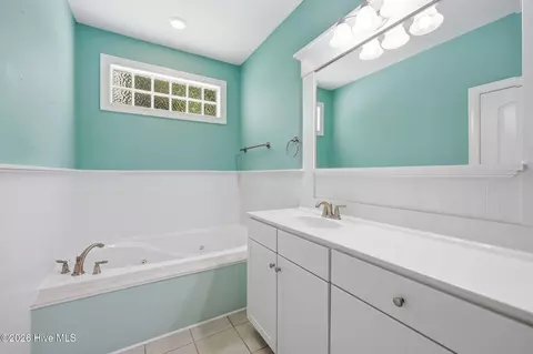 Bath - 317 Doral Dr, Hampstead, NC 28443 photo 2 of 5