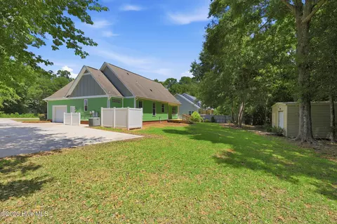 Exterior - 317 Doral Dr, Hampstead, NC 28443 photo 6 of 7