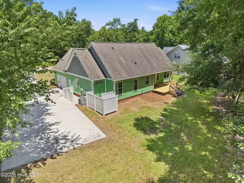 Exterior - 317 Doral Dr, Hampstead, NC 28443 photo 5 of 7