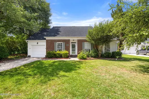 2704 Manor Ct, Wilmington, NC 28405