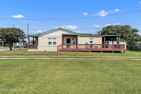 1004 Avery St, Morehead City, NC 28557